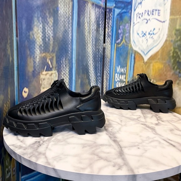 4CCCCEES Arko Spine Sneaker Black Leather Zipper Cutout Size 39 EUC - Picture 2 of 12